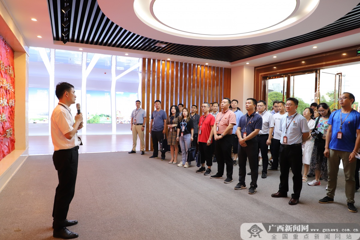 美加墨世界杯官网南宁分校举办领导干部、党支部书记培训班